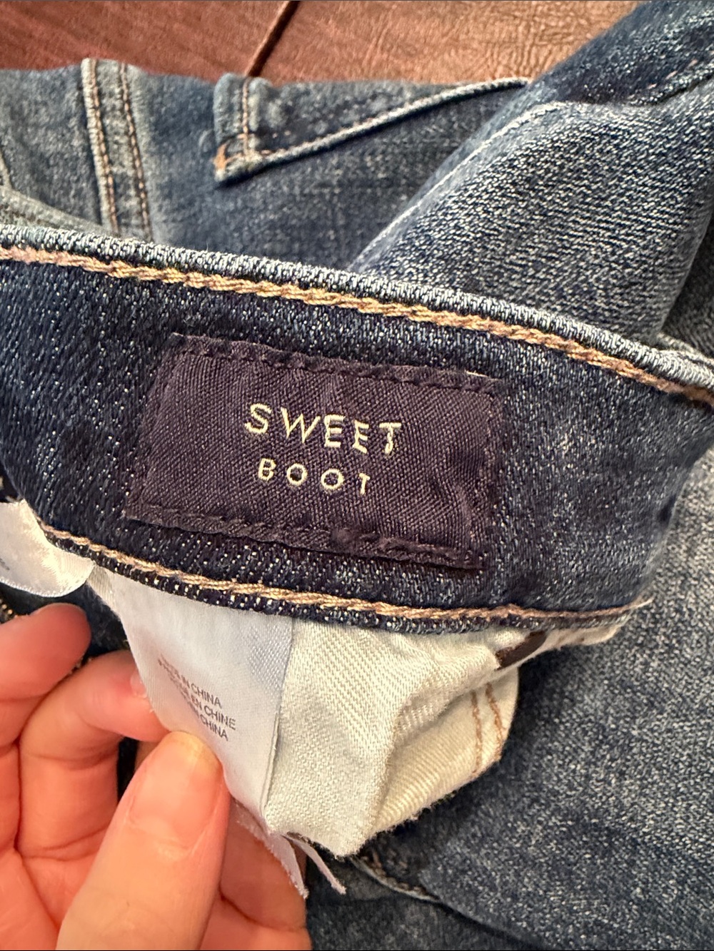 Lucky Brand Women's Bootcut Jeans in Faded Blue Wash - Picture 3 of 4